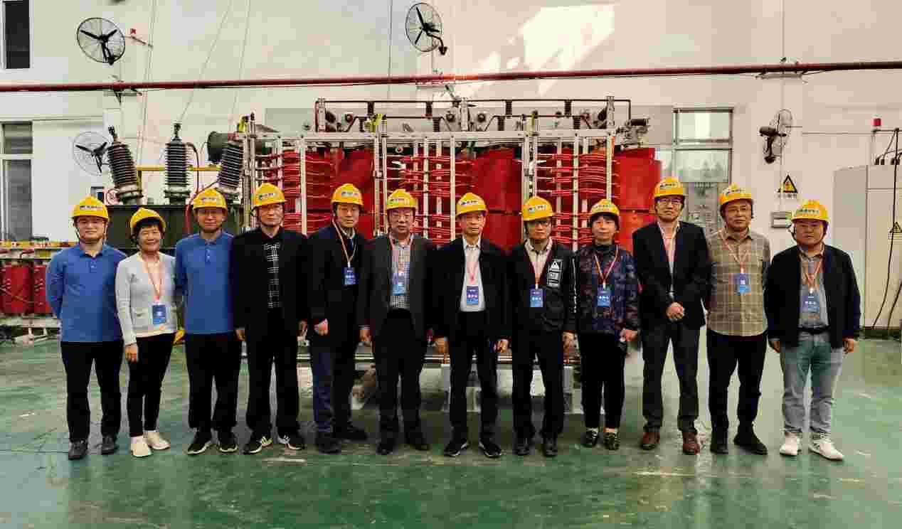 I+D e industrializaci&oacute;n de transformadores de tipo seco con refrigeraci&oacute;n interna por agua y disipaci&oacute;n de calor de alta eficiencia
